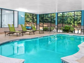 5 3 SpringHill Suites Marriott With the pool 